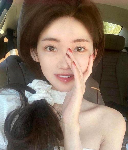 网红吃瓜三男一女是谁啊,揭秘神秘组合背后的故事  第2张