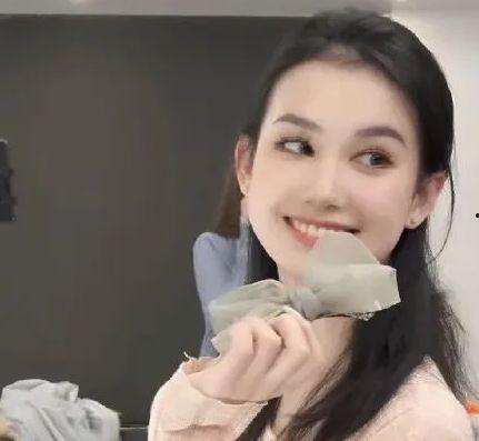 网红夫妇离婚吃瓜,吃瓜群众热议背后的真相  第1张