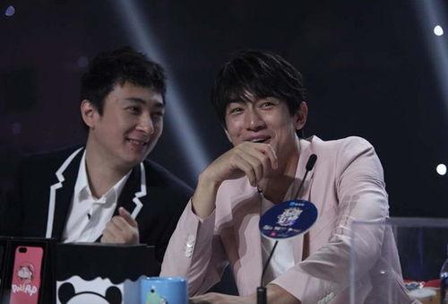 灿烈女朋友爆料视频,甜蜜视频引网友热议